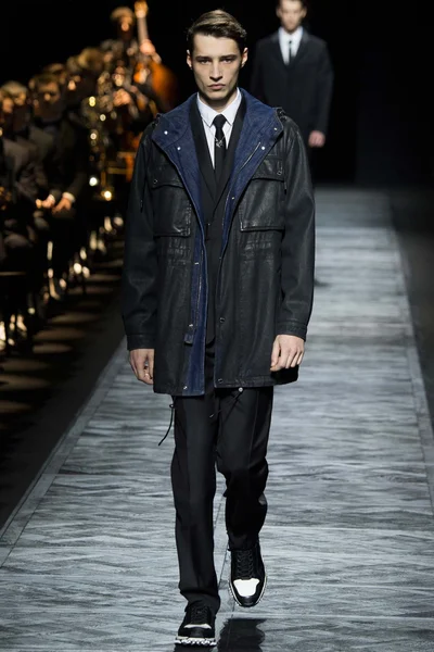 Look 11